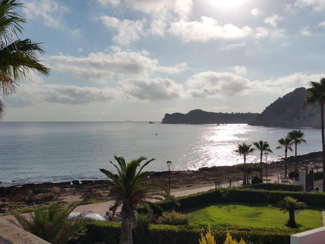 Lujosa villa a primera linea del mar en CALA BLANCA