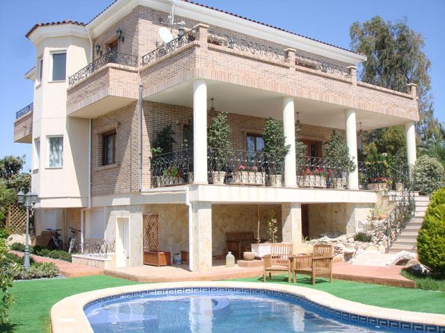 Lujosa villa de 5 habitaciones en el corazón de Ciudad Quesada