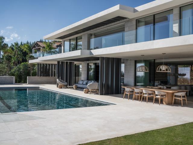 Lujosa villa de estilo moderno en la exclusiva urbanización La Reserva de Sotogrande