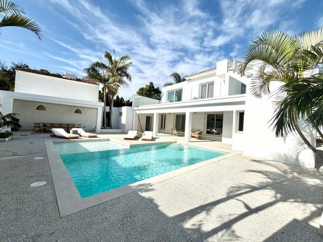 Lujosa Villa junto a la playa en la Milla de Oro de Marbella