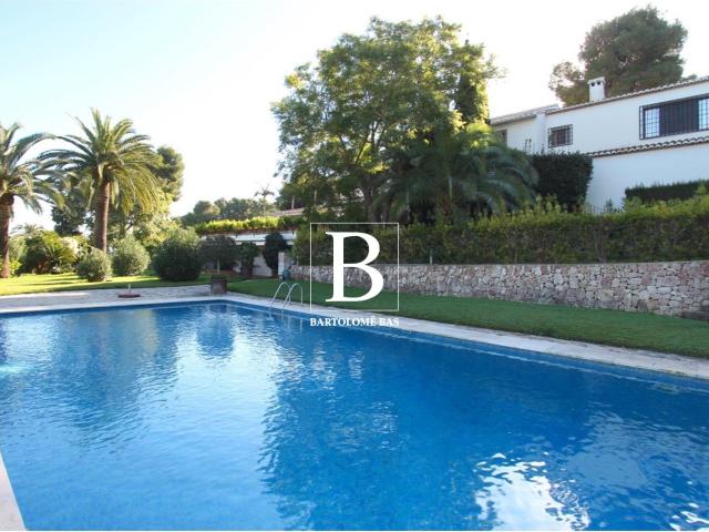 Lujosa villa mediterránea con amplia parcela y 6 dormitorios. 500m² Jávea Xabia