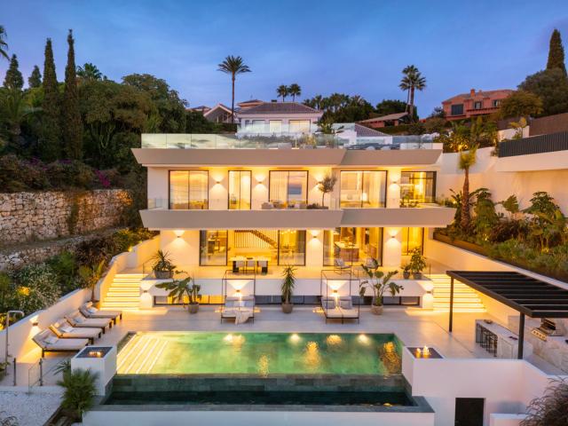 Lujosa villa nueva a estrenar en Elviria, Marbella Este