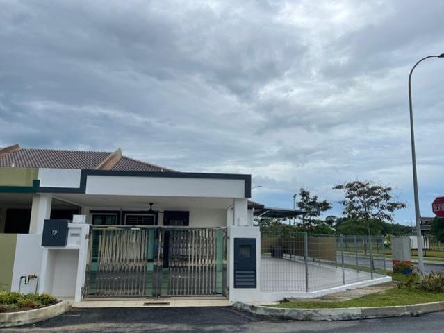 Lukut Taman Bayu Indera Single Storey House for Rent Corner Lot