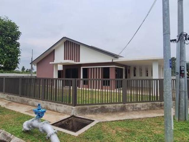 Lukut Town Single Storey Corner Terrace