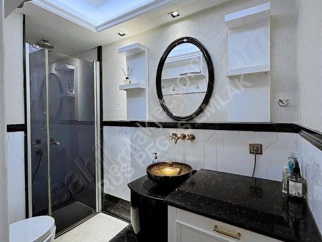 Lüks Sitede Denize 500m2 Eşyalı