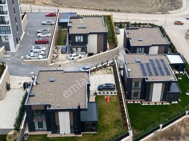 Lüks'ün Yeniden Şekillendiği Harika Site De Yerinizi Alınız.