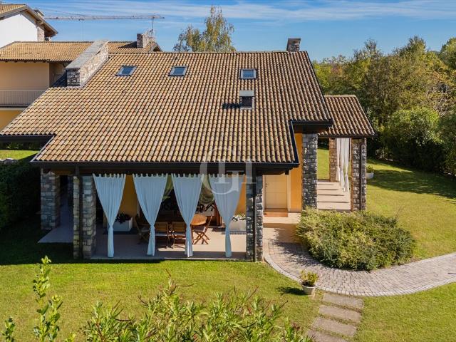 Luksusowa willa 268 m² z basenem i ogrodem w Desenzano