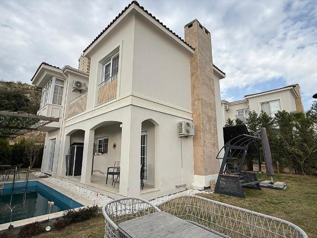 Luksusowa willa z basenem i ogrodem w Kuşadası