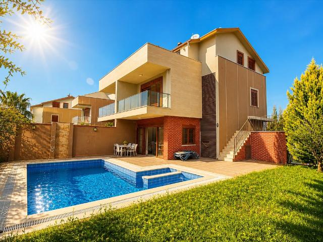 Luksusowa willa z basenem i widokiem na rzekę Belek, Antalya