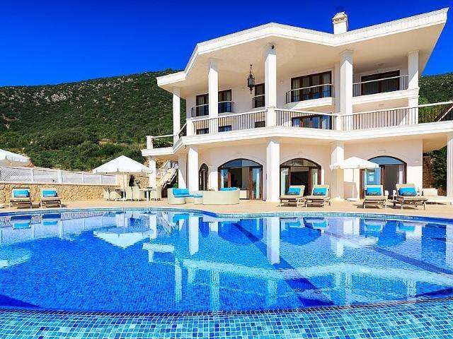 Luksusowa willa z prywatnym pomostem i plażą w Kaş
