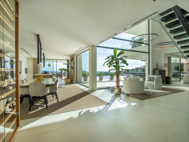 Luksusowa villa z panoramicznym widokiem i basenem