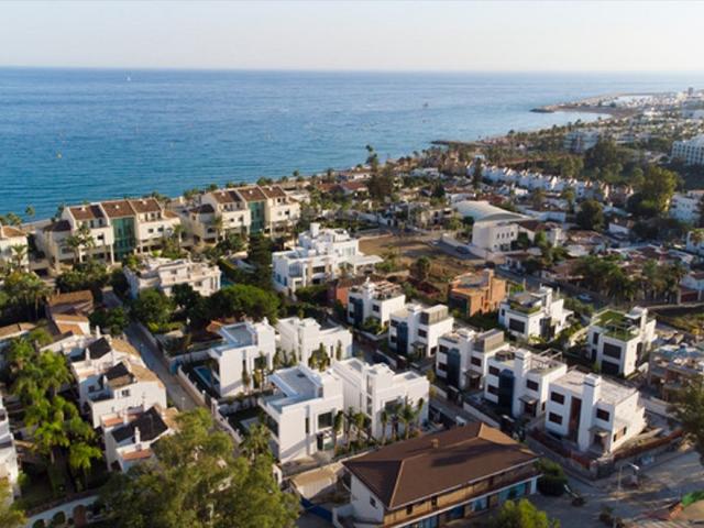 Luksusowe wille w Marbella Golden Mile z basenem i widokiem