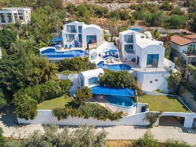 Luksusowe wille z prywatnym basenem nad morzem w Kalkan