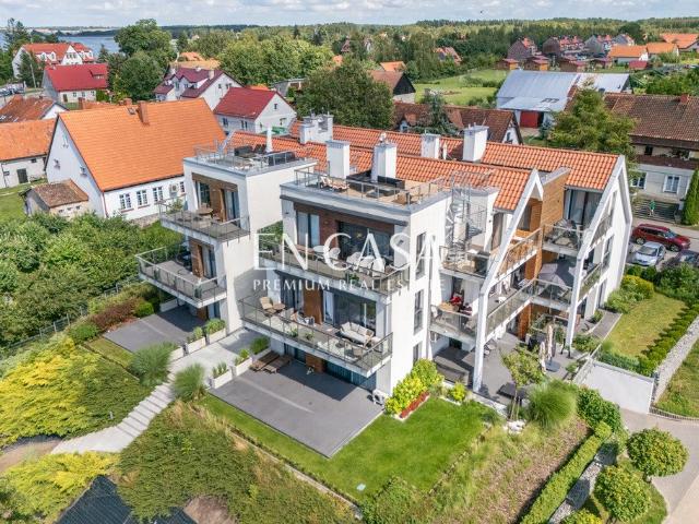 Luksusowy apartament z widokiem na jezioro i własną mariną
