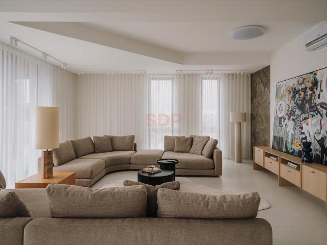 Luksusowy dwupoziomowy apartament 305 m2 z tarasami i panoramicznymi widokami