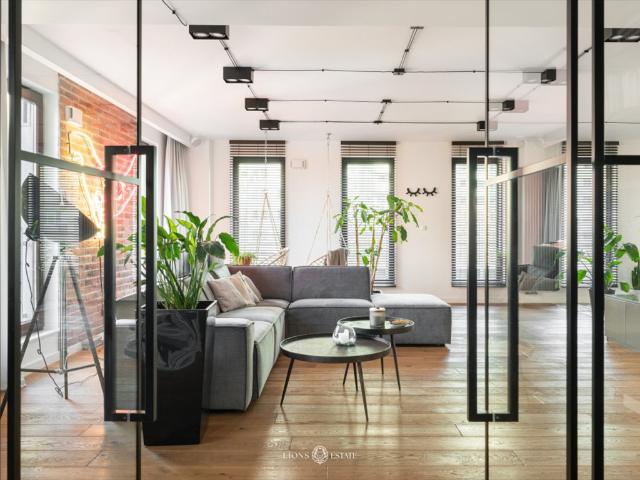 Na wynajem luksusowy penthouse 212 m² z tarasami i garażem