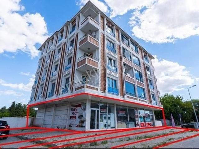 Lüleburgaz Merkez'de 240 M2 Depolu Yenilenmiş Köşe Dükkan