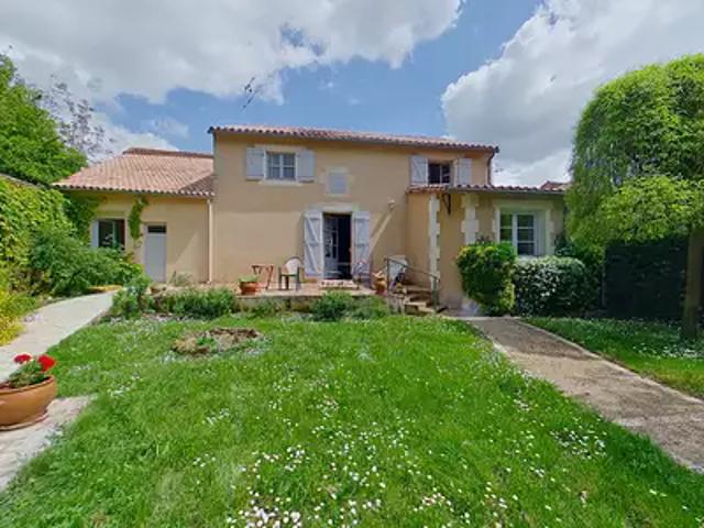 Lussac les Châteaux 86320 Achat / Vente maison 8 pièces t8 au dernier étage