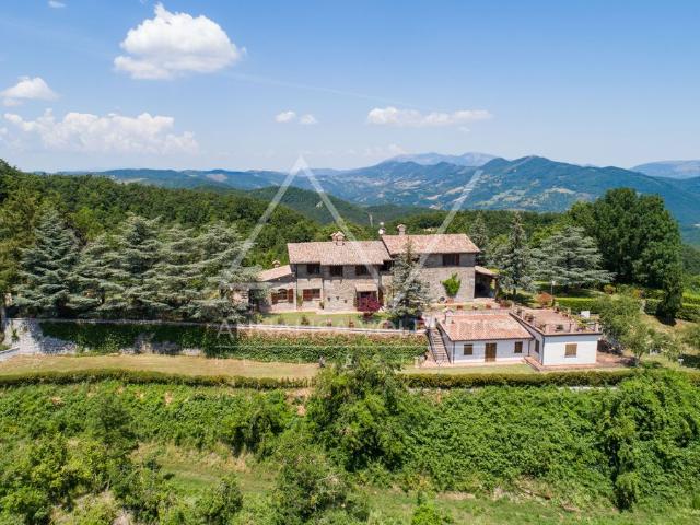 Lussuoso casale in vendita via san secondo, Gubbio, Perugia, Umbria