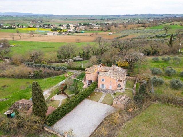 Lussuoso casale in vendita via Ricasoli, Foiano della Chiana, Arezzo, Toscana