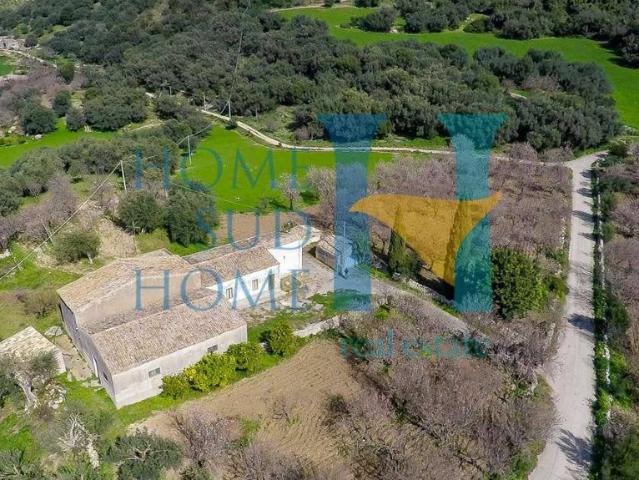 Lussuoso casale in vendita via Tommaso Fazello, Noto, Siracusa, Sicilia