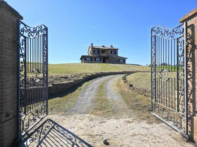 Lussuoso casale in vendita Zona campagna, Castelfiorentino, Toscana
