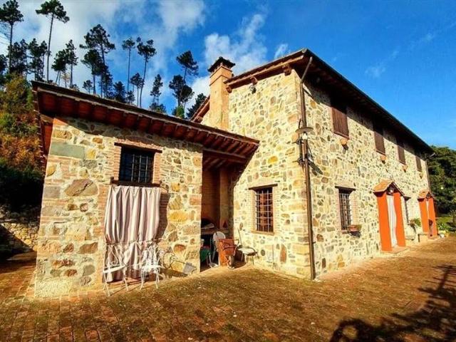 Lussuoso casale in vendita Capannori, Toscana