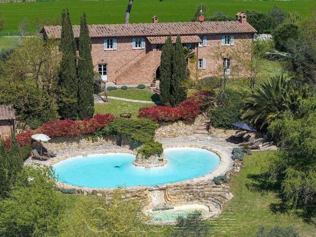 Lussuoso casale in vendita Castiglione del Lago, Italia