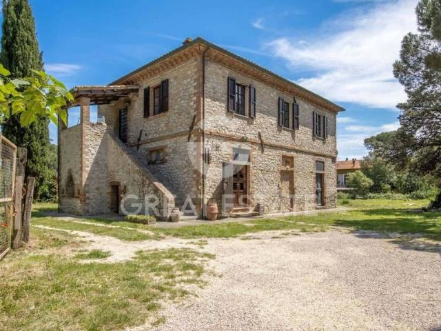 Lussuoso casale in vendita Castiglione del Lago, Italia