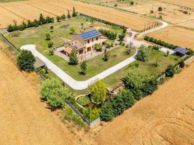 Lussuoso casale in vendita Cascina, Italia
