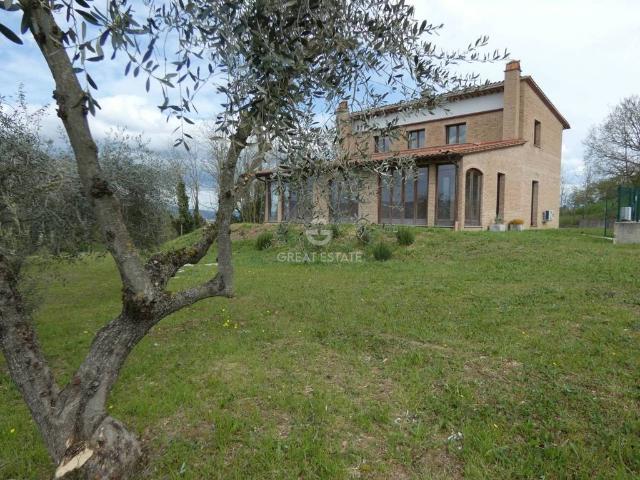 Lussuoso casale in vendita Città della Pieve, Italia