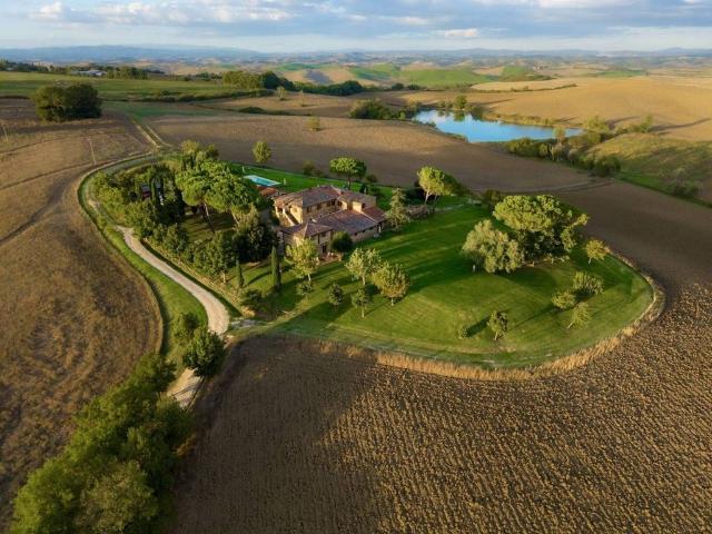 Lussuoso casale in vendita Monteroni d'Arbia, Italia