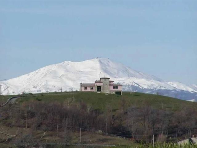 Lussuoso casale in vendita Montese, Italia