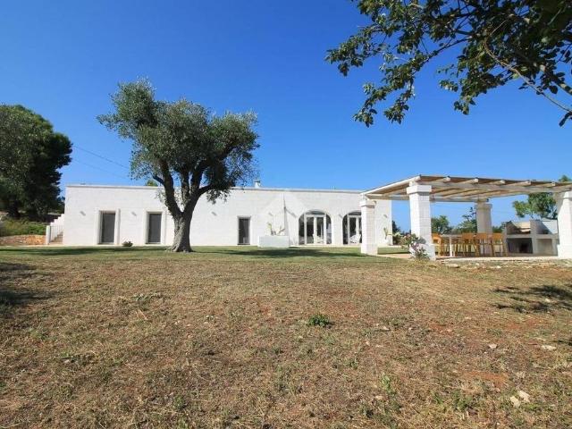 Lussuoso casale in vendita Ostuni, Italia