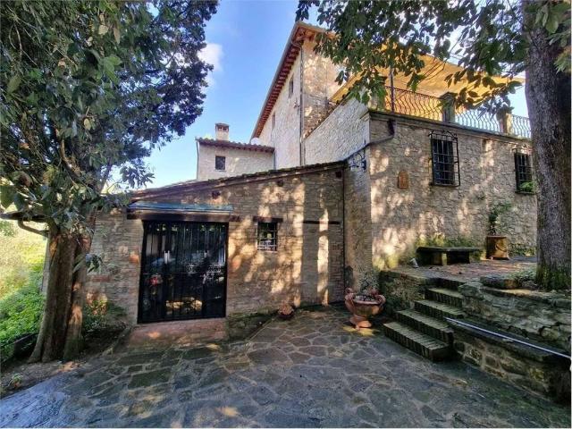 Lussuoso casale in vendita Perugia, Italia
