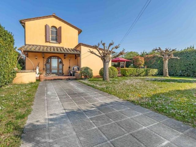 Lussuoso casale in vendita Ponsacco, Toscana