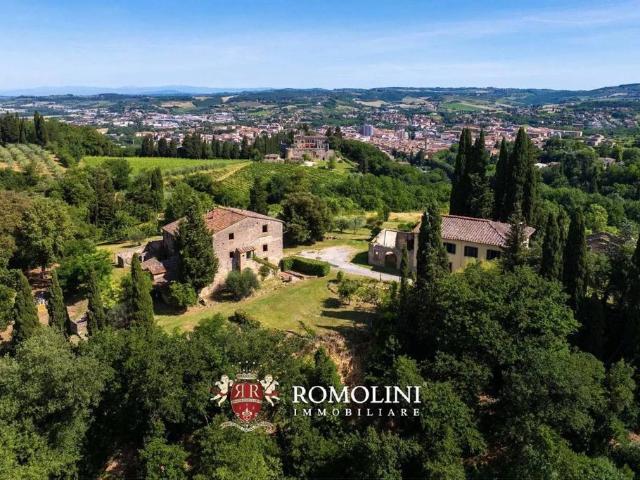 Lussuoso casale in vendita Poggibonsi, Italia