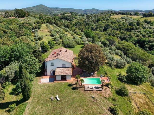 Lussuoso casale in vendita Riparbella, Toscana