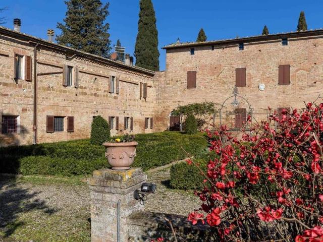 Lussuoso casale in vendita Siena, Italia