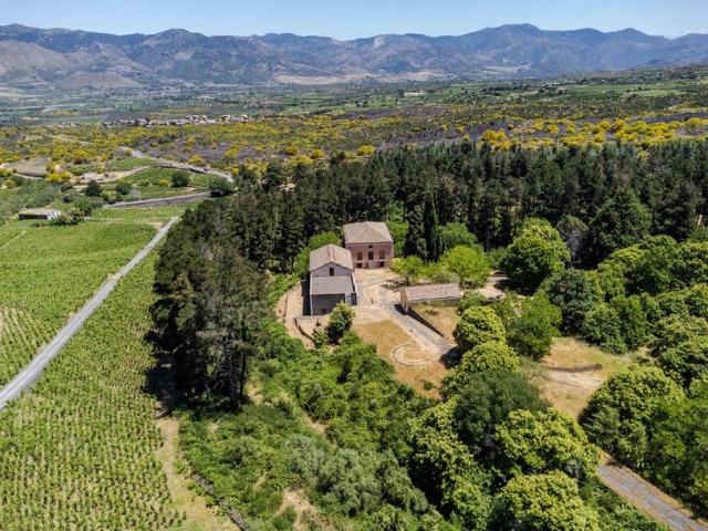 Lussuoso casale in vendita Strada Provinciale Etna Settentrionale o Quota Mille, Castiglione di Sicilia, Catania, Sicilia