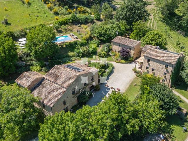 Lussuoso rifugio di ospitalità nelle Marche, Italia 754m² Sarnano