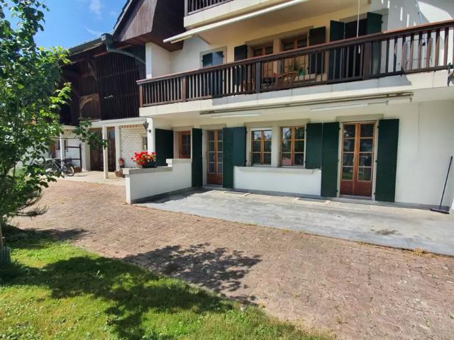 LUSSY PRÈS ROMONT – ROUTE DU VILLAGE 21 – BEAU 3.5 PIÈCES AU REZ DE CHAUSSÉE – CUISINE RÉNOVÉE – ENSOLEILLÉ