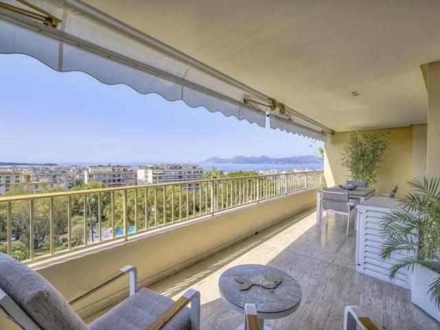 Luxueux Appartement à Cannes Basse Californie, Résidence avec jardin et piscine, vue mer