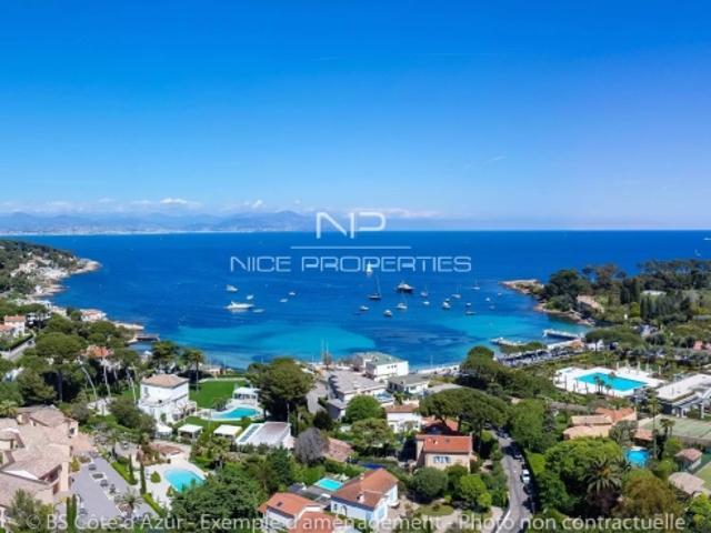 Luxueux appartement duplex 5 pièces de 210 m² avec terrasses, jardin et piscine privative dans un ensemble de Grand Luxe Cap d'Antibes