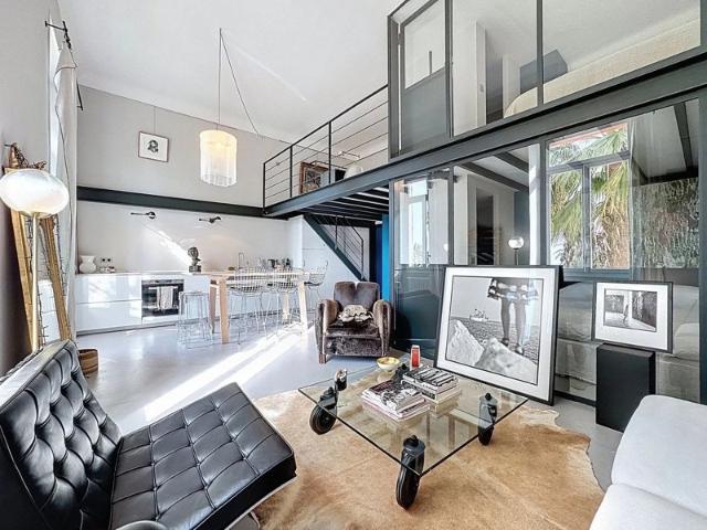 LUXUEUX APPARTEMENT STYLE LOFT AVEC APERCU MER