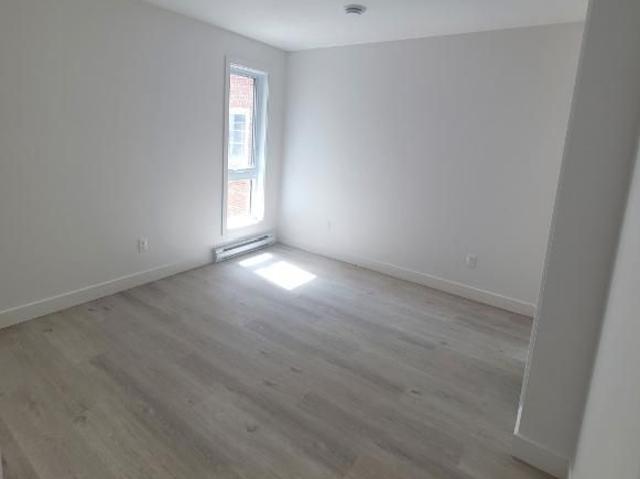 Luxueux condo neuf et moderne 4 1/2 Métro PIE IX Montréal Hochelaga Maisonneuve à louer appartement / logement