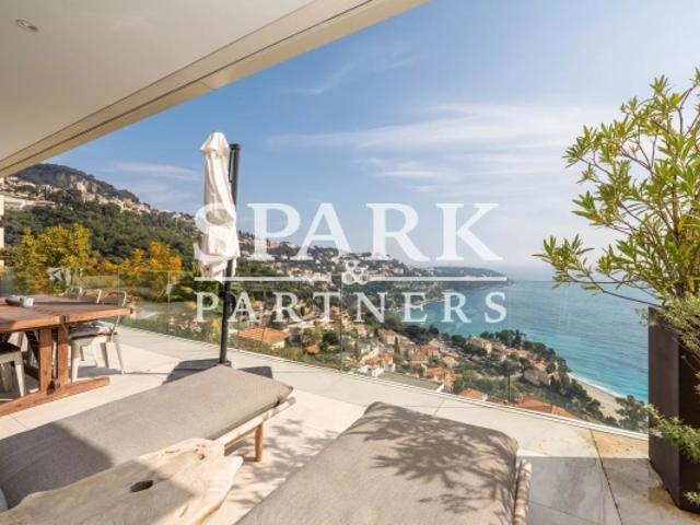 Luxueux duplex avec terrasse, piscine et vue panoramique sur la mer