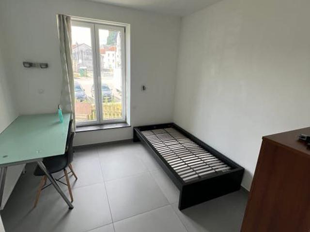Luxueux studio, équipé, plein centre, parking, piscine 250m