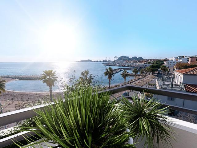 LUXUEUX T2 VUE MER 47M2 TERRASSE 13M2 520 856€