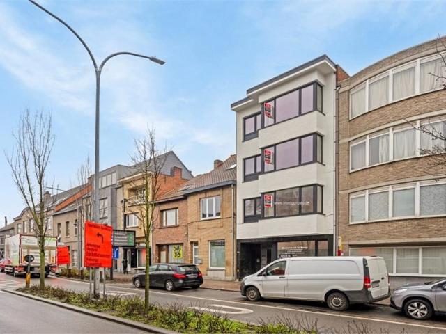 Luxueuze totaalrenovatie van 2 slaapkamer app met terras en lift